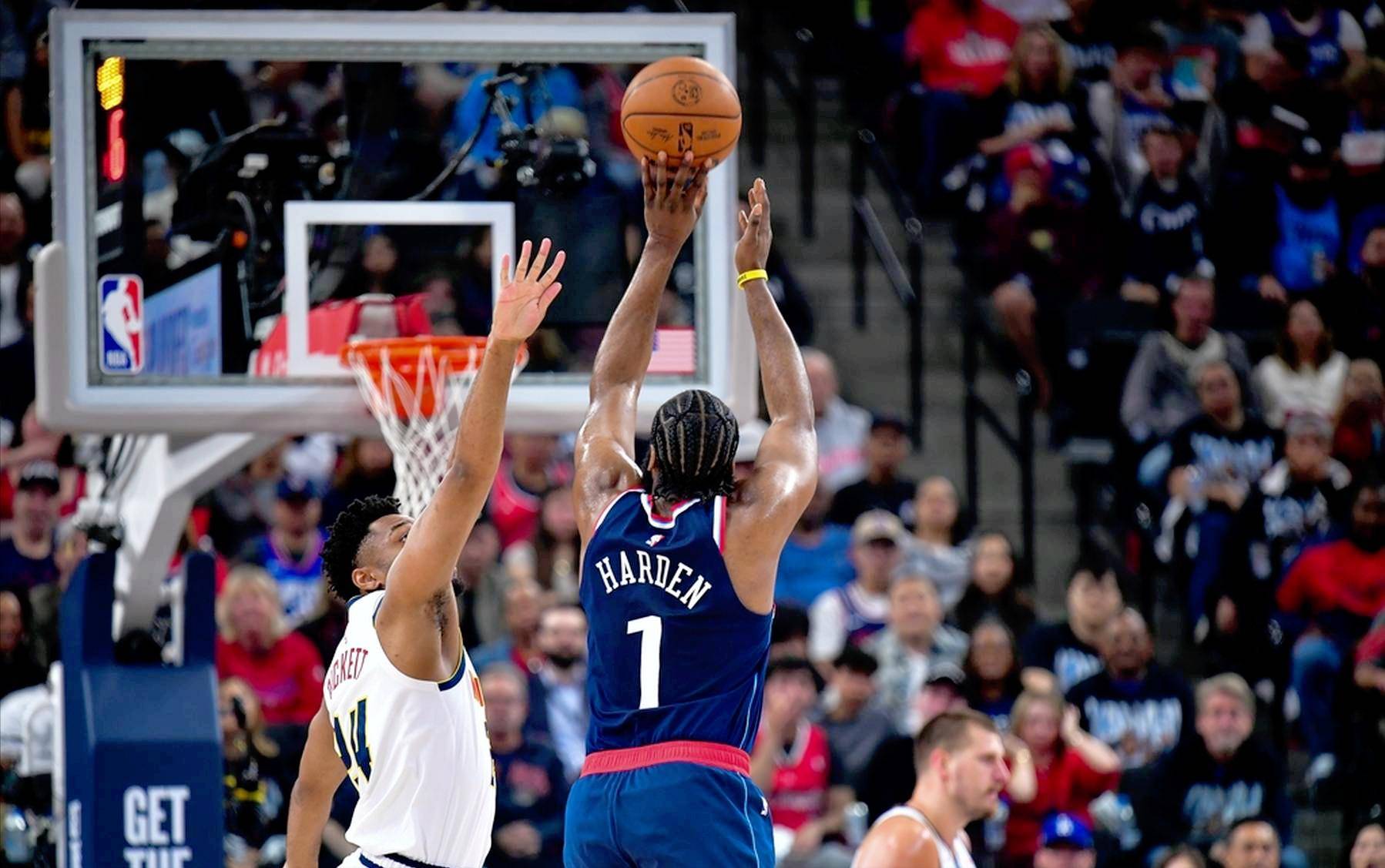 字母哥绝杀时刻，约基奇点燃赛场，快船迎来胜利！